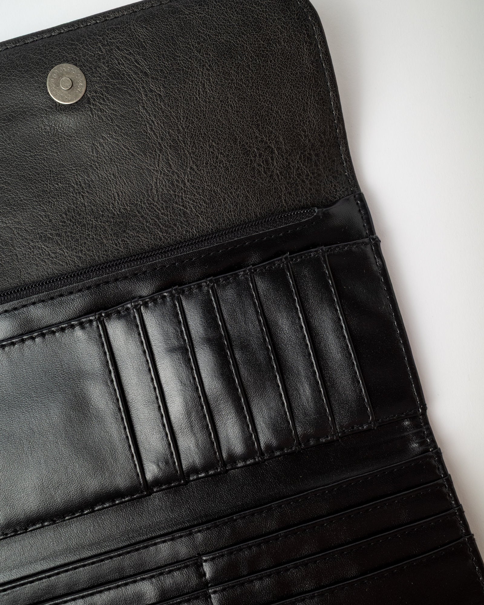 Billetera Rusty Mallory Flap Wallet Black - Image 5