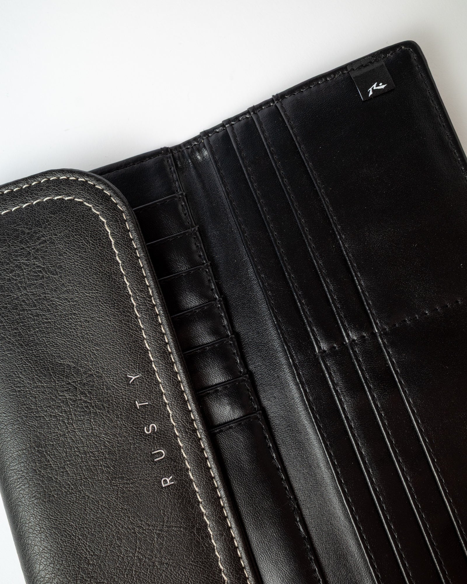 Billetera Rusty Mallory Flap Wallet Black - Image 6