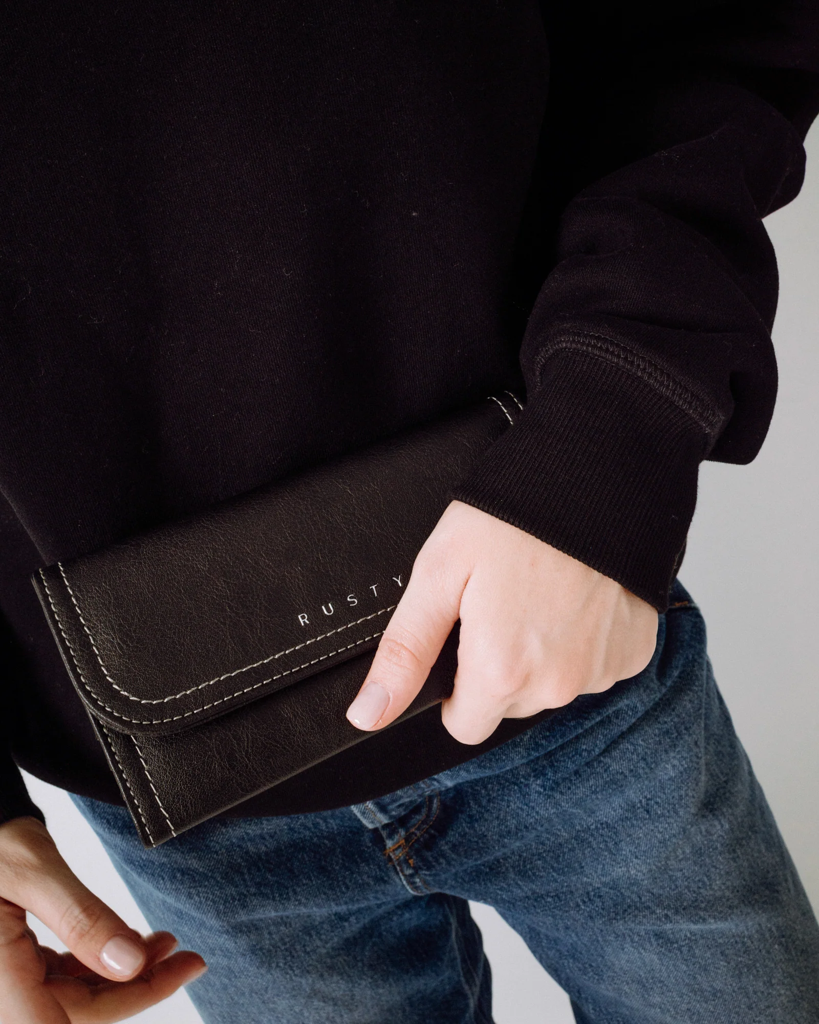 Billetera Rusty Mallory Flap Wallet Black - Image 7