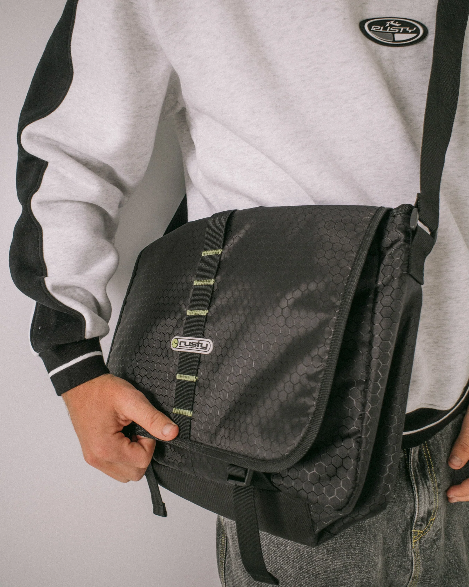 Bolso Rusty Voltage Messenger Bag Black/Sulphur - Image 6