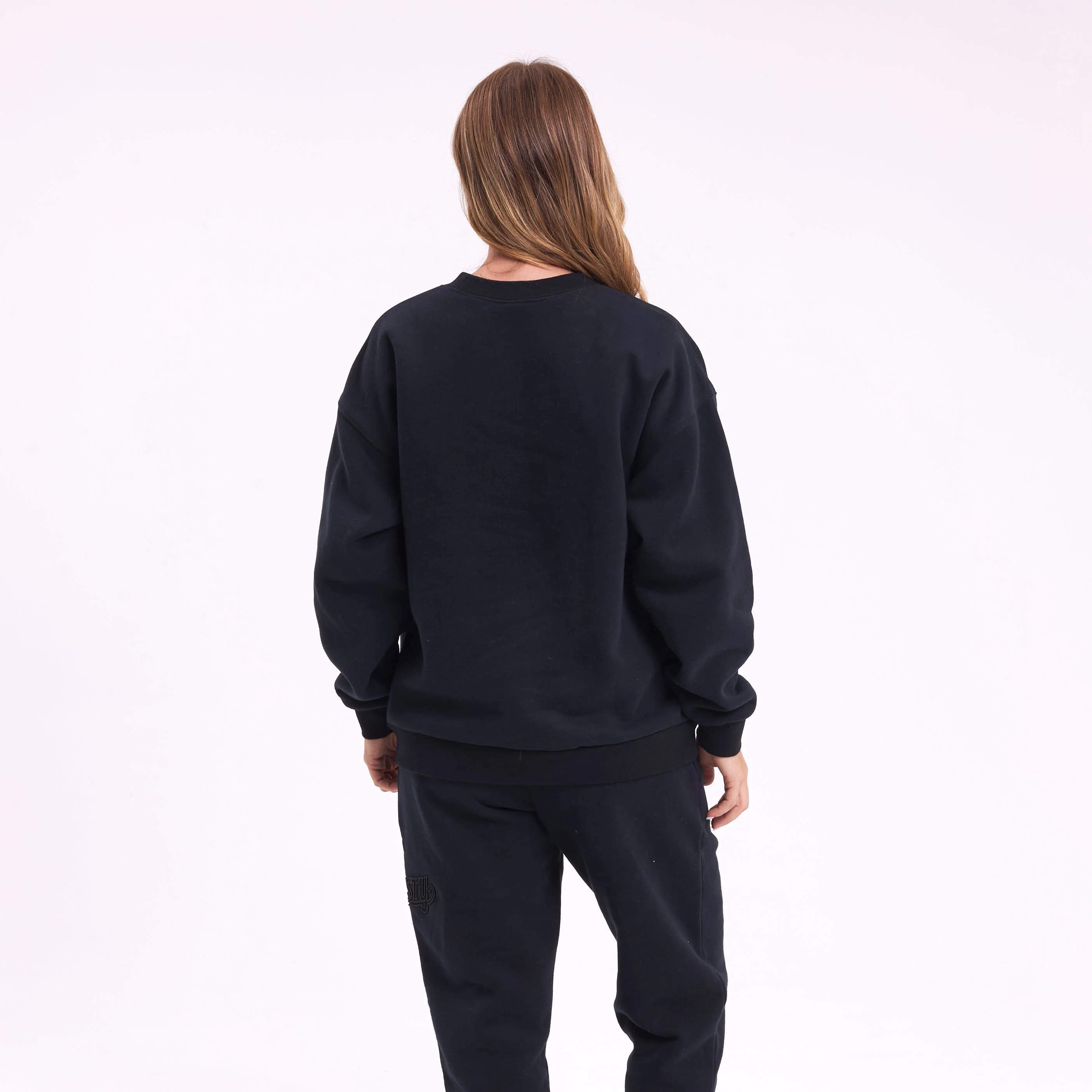 Buzo Rusty Feel Essentials Relaxed Crew Ld Black - Image 4