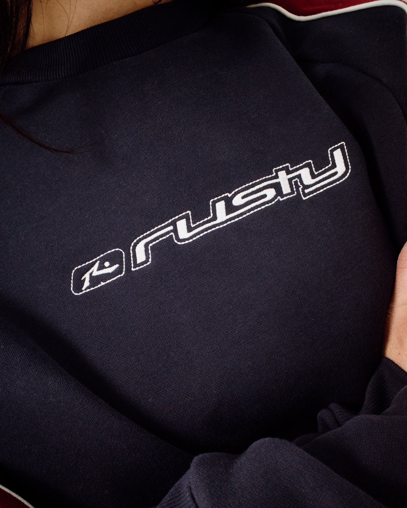 Buzo Rusty South Of The River Oversize Crew Fleece Navy/Red - Image 4