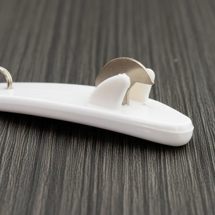 Llavero Rusty Surf Bottle Opener Keychain White - Image 3