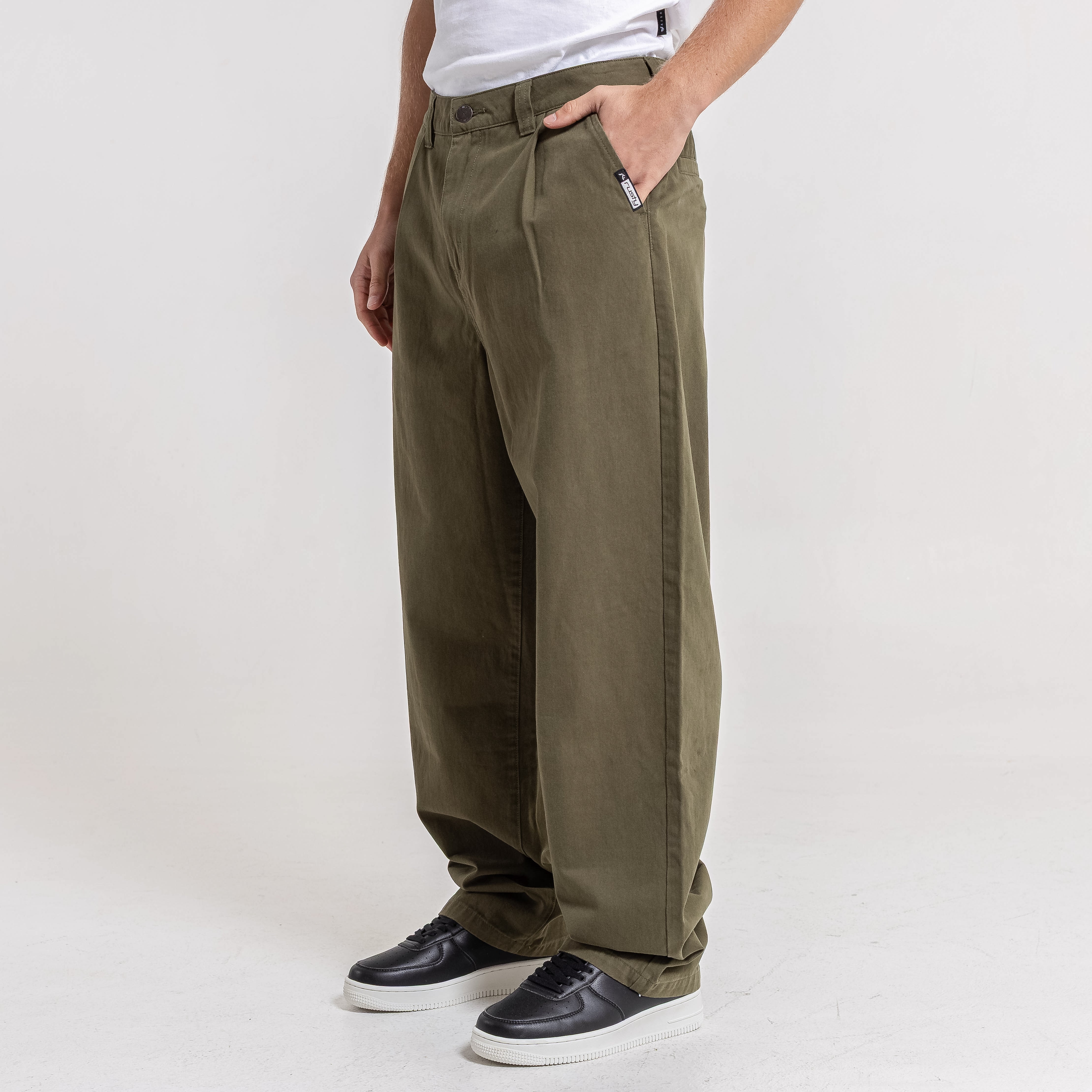 Pantalon Rusty Worldwide Pleat Pant* Army - Image 3