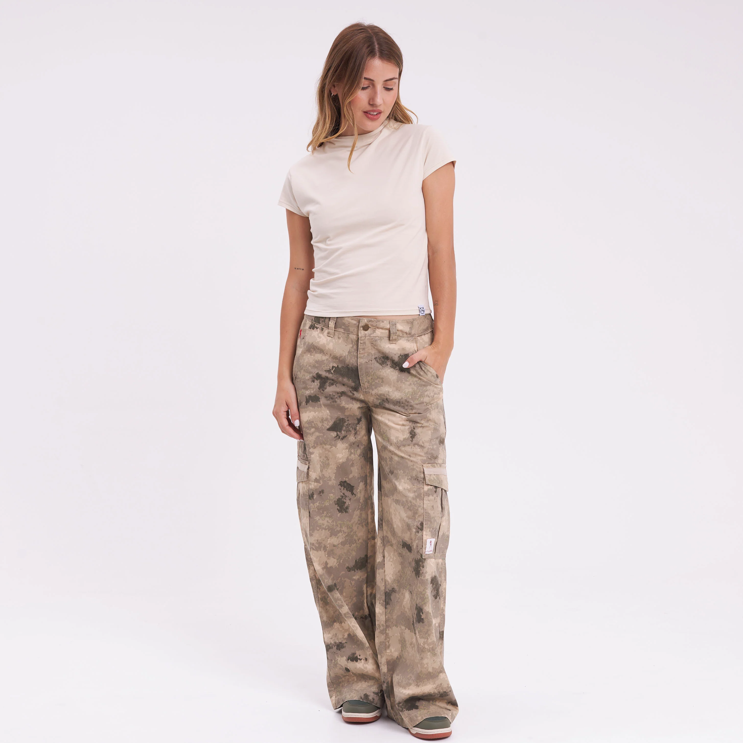 Pantalon Rusty Camoozy Low Rise Cargo Pant Camo - Image 3