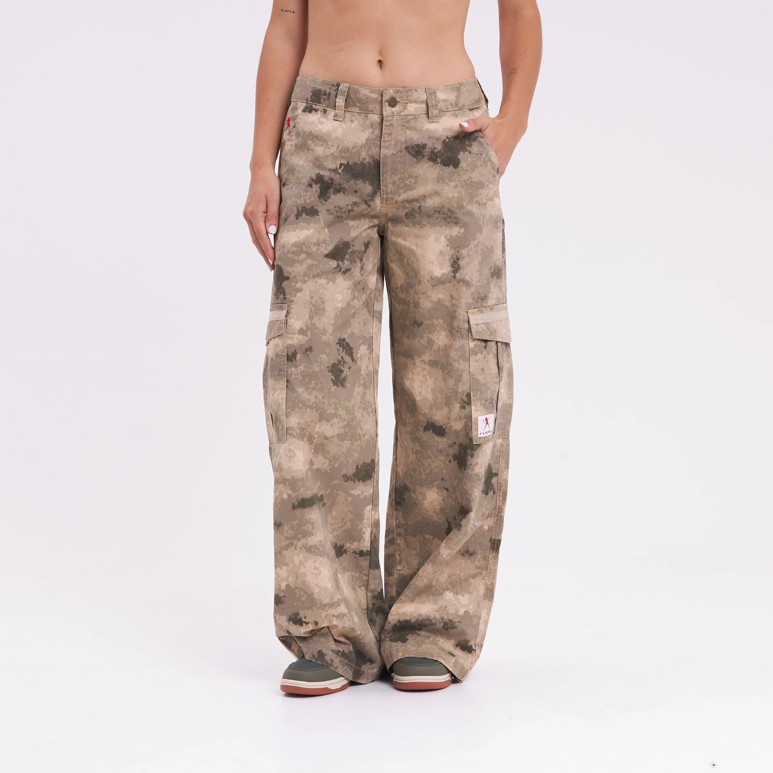 Pantalon Rusty Camoozy Low Rise Cargo Pant Camo - Image 4