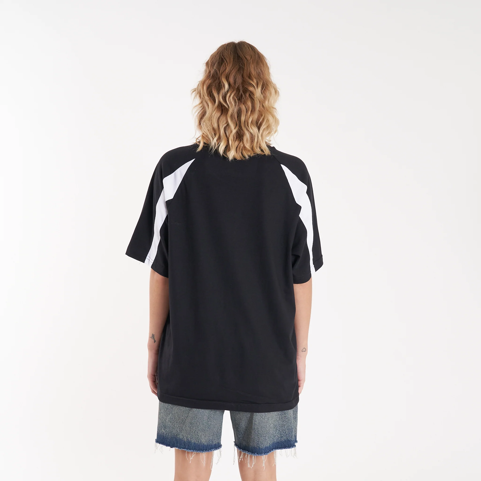 Remera Mc Vulk Mart Tee Black - Image 6