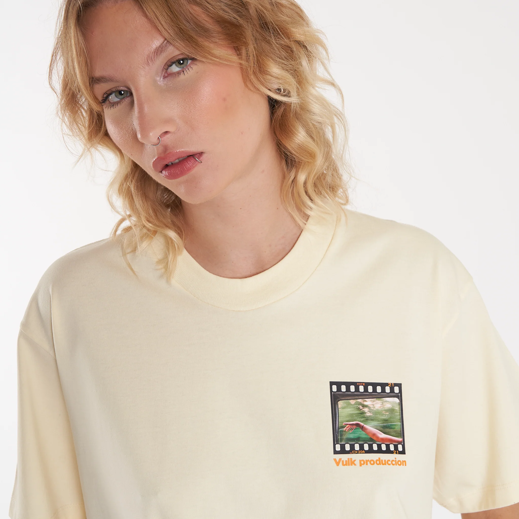 Remera Mc Vulk Film Tee Light Yellow - Image 2