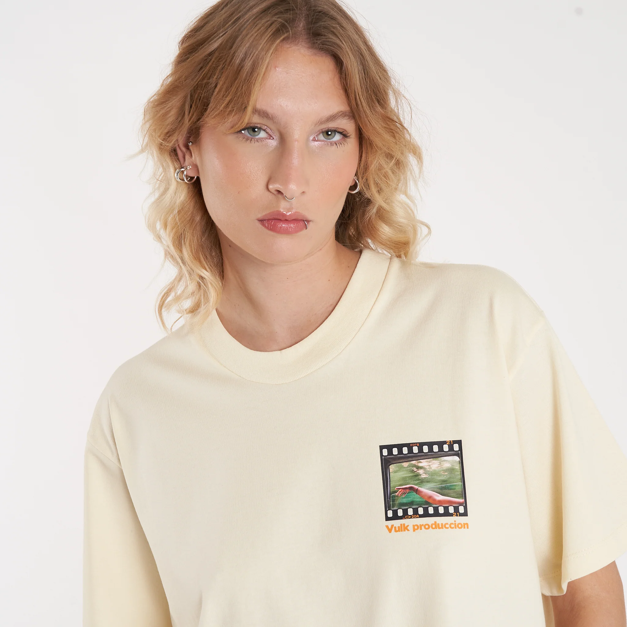 Remera Mc Vulk Film Tee Light Yellow - Image 4