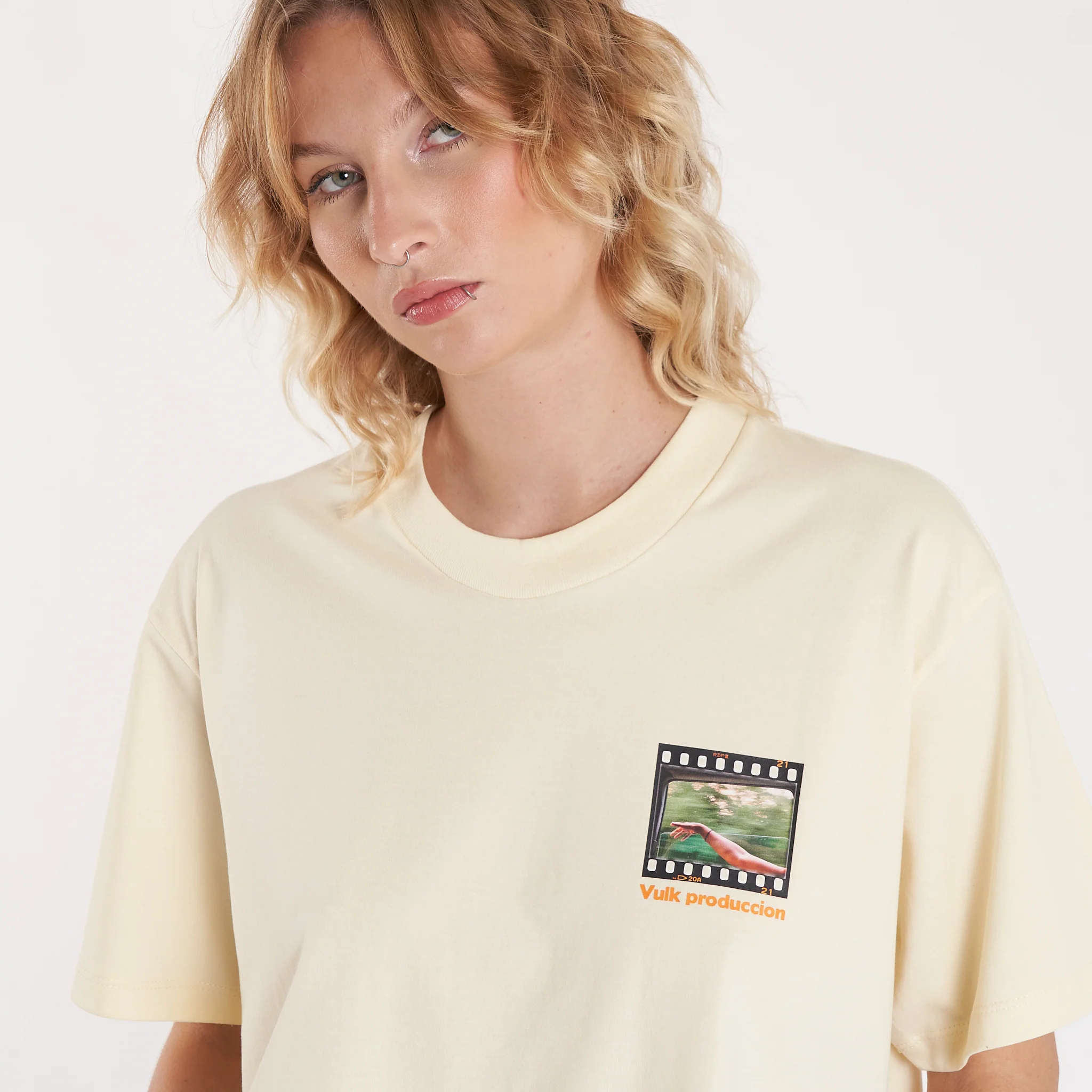 Remera Mc Vulk Film Tee Light Yellow - Image 6