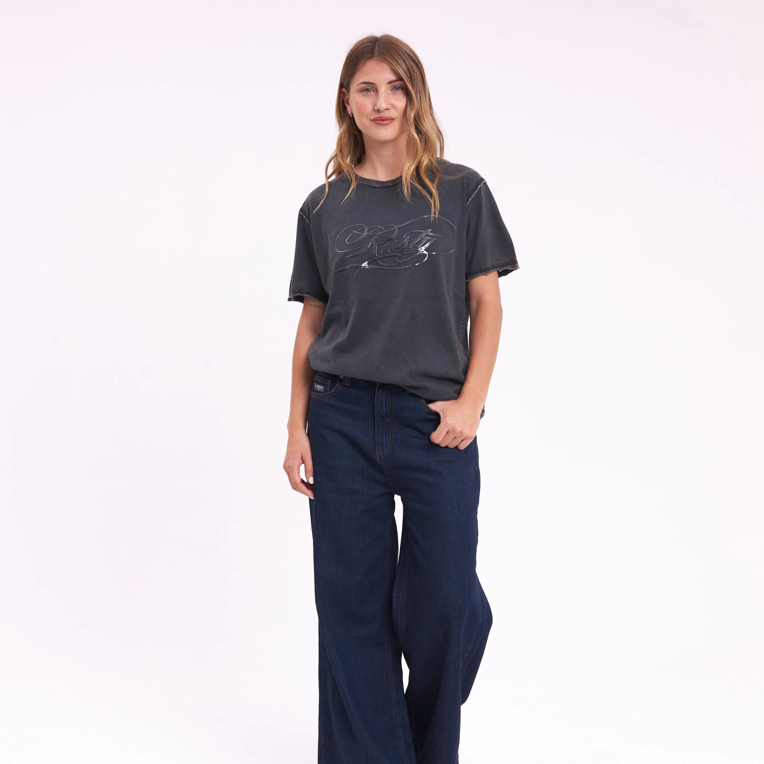Remera Mc Rusty Script Diddy Relaxed Tee Ld Washed Black - Image 2