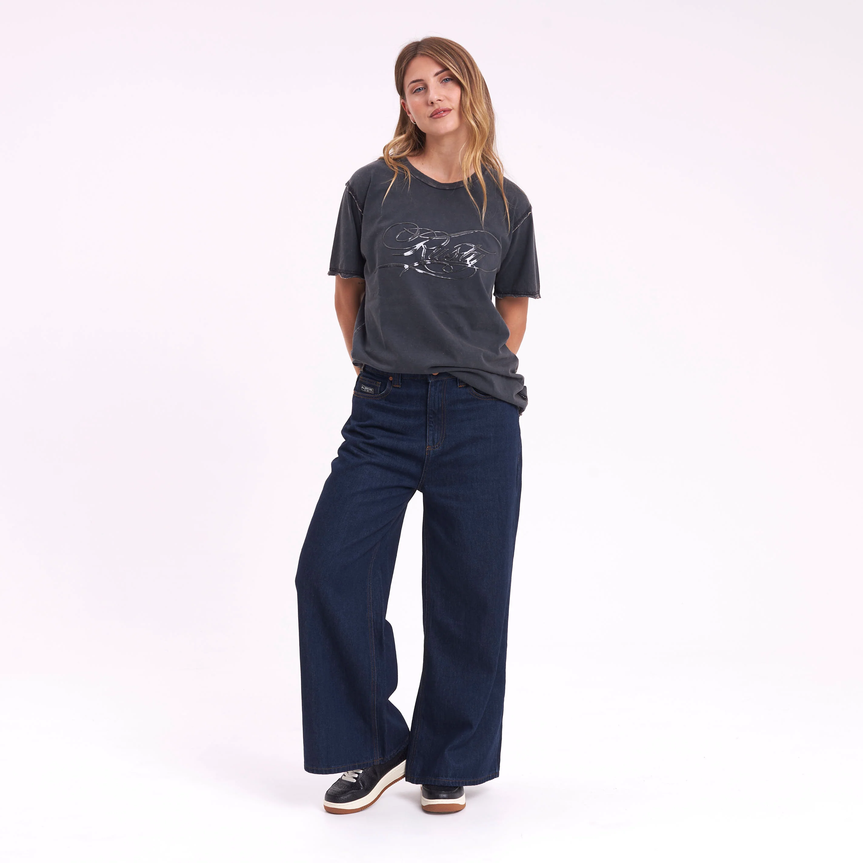 Remera Mc Rusty Script Diddy Relaxed Tee Ld Washed Black - Image 7