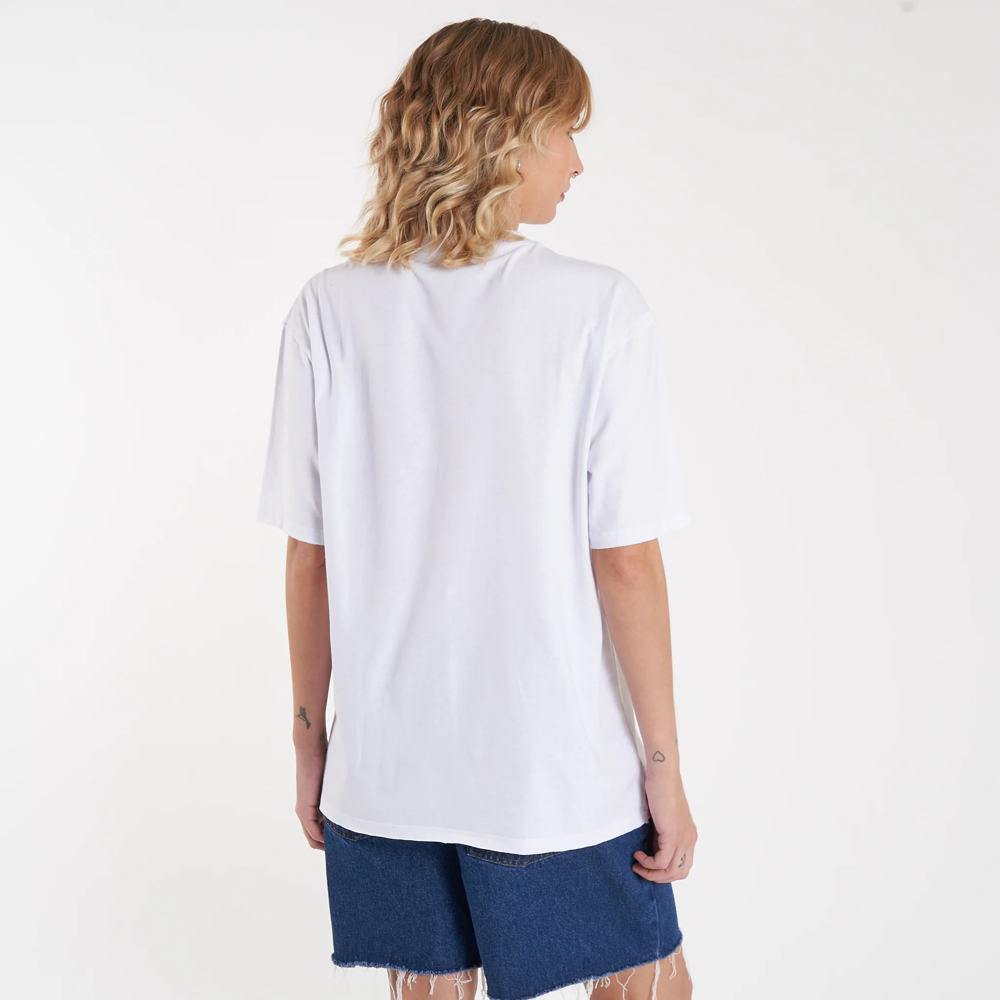 Remera Mc Vulk Hall Tee White - Image 10
