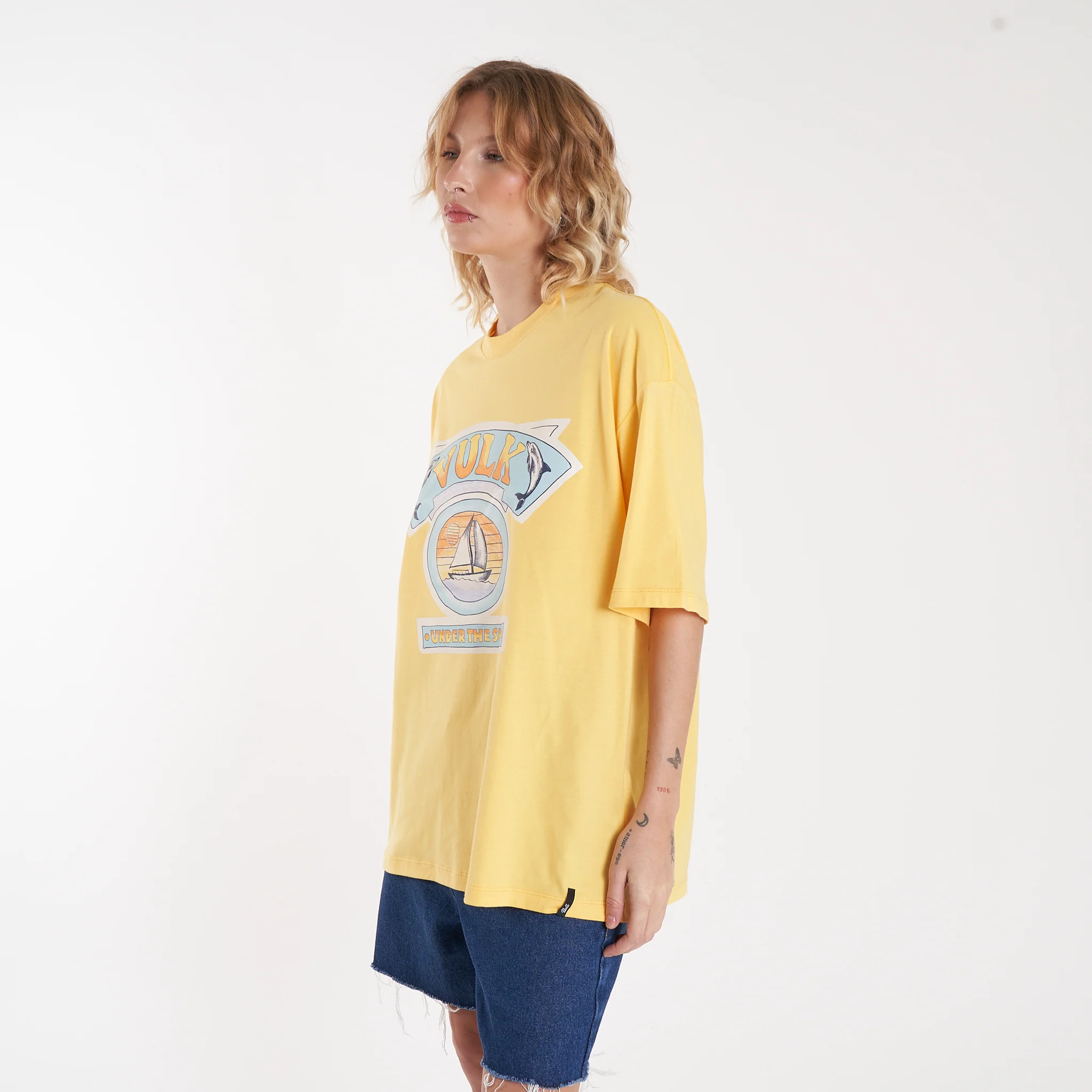 Remera Mc Vulk Dolphin Tee Yellow - Image 5